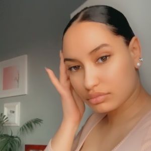 Meet your Posher, Manal